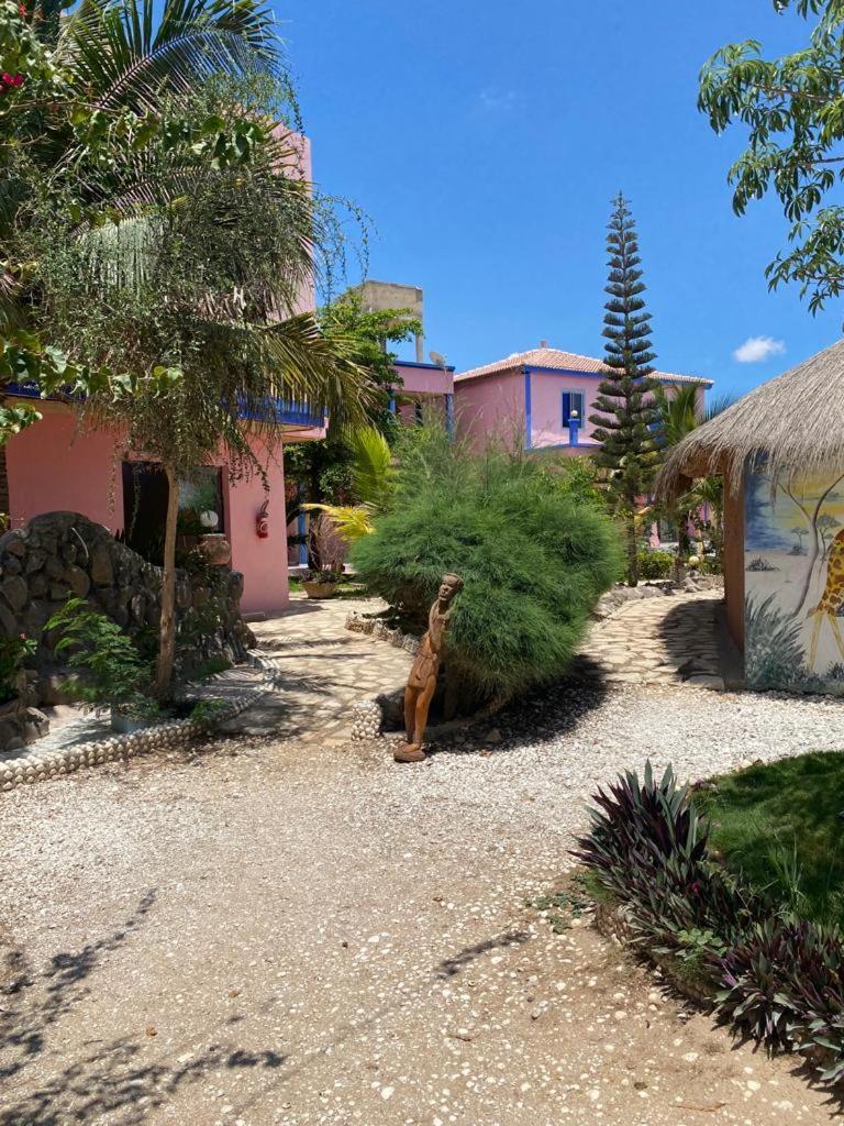 Hotel Toolbi نياغا المظهر الخارجي الصورة